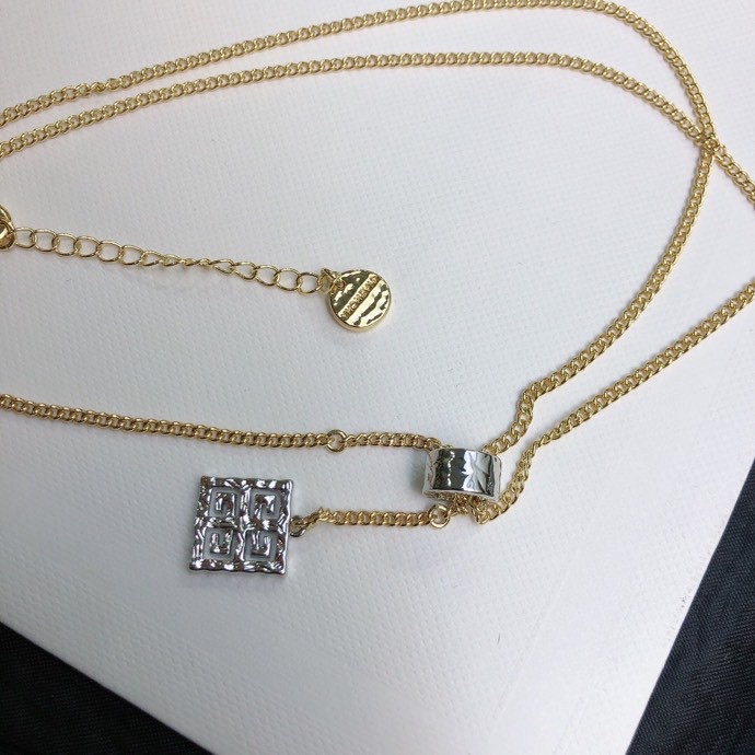 GIVENCHY